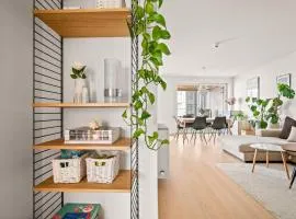 Modern & Spacious City Apartment