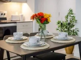 Elegant 1BR Retreat and Chic Stay in Old Port