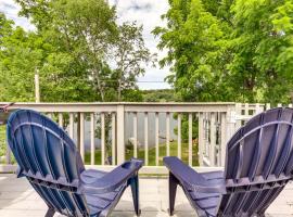 Lakefront Cottage 2 Mi to Palladium in Worcester!, cottage in Worcester