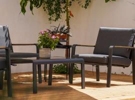 Villa Ono at Bar Ilan University and Sheba Hospital, hotel em Qiryat Ono