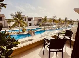 Dream Apartment - Near Beach with Pool View & WiFi
