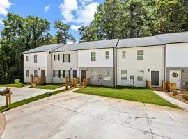 Elegant Escape Near Six Flags with WiFi, AC