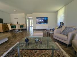Entire House, Terrace, Garden, BBQ, 3 TVs - Zurich Region, majake sihtkohas Höri