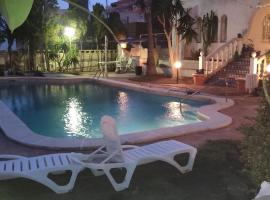 Villas PdZulueta, hotel in Roquetas de Mar