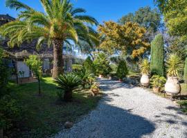 House with garden & jacuzzi near city center, hotel en Saint-Tropez