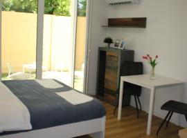 Nyugalom Apartman, hotel in Balatonkenese