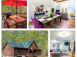 Hot Tub, Deck&Grill, Game Room, WiFi at Cute Cabin