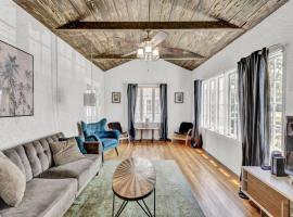 3br 1bath - Spanish Beach Bungalow MainHouse, hotel en Daytona Beach