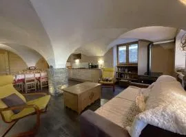 Authentique appartement vouté rénové à St Martin, 2 chambres, 4 pers, proche pistes - FR-1-452-57