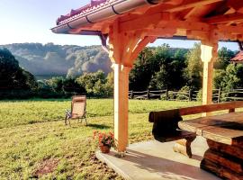 Croatian Wood & Hills Heritage Retreat, hotel i Vukomerić