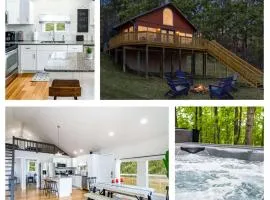 Loft Cabin w, Hot Tub, Fire Pit, Huge Deck & WiFi!