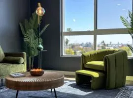 Modern 1BR Apartment with Pool, Hot Tub and Gym Access 10mins to Universal Studios