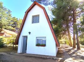 Complejo Cabañas Las Violetas en Villa Serrana La Gruta, hotel di San Andres de las Sierras