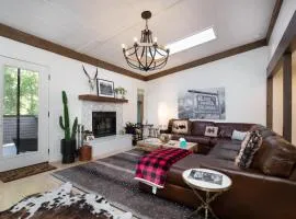 2633 Kinnickinnick Rd., Unit E2