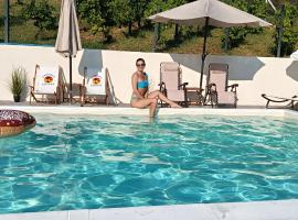 Panorama Pool Hills, hotel em Ledinci