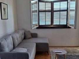 Sol, paplūdimio vie&scaron;butis mieste Kravlja