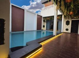 Suna'a home Logpom，杜阿拉的附設泳池的飯店