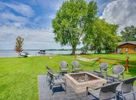 Bright Shawano Lake Oasis - Walk to Boat Launch!