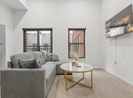 Luxury Condo l DT l Playhouse Square l Sofa Bed