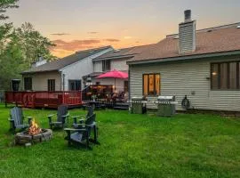 Lakeside Haven Ping Pong Fire Pit Mins to Big Boulder Lake Harmony