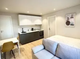 Bright & Cozy Studio - Central Location