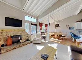 Spacious 3 Bedroom Condo with Loft!