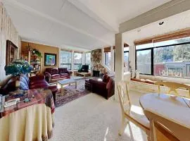 Upgraded 2 Bedroom Condo with Pool