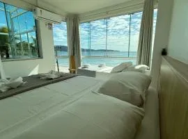Triplex pé na areia