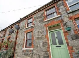 College Square, Terrace House