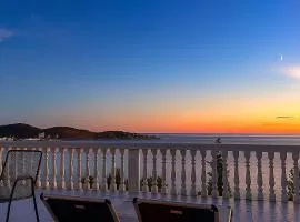 Villa Luna Blue