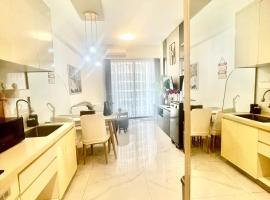 Apartemen Sky House BSD - Family 2 BR, hotel v destinaci Samporo