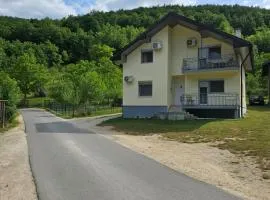 Omar & Una Apartmani