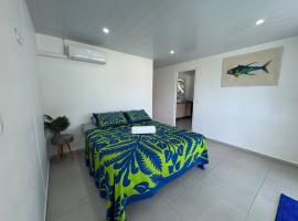 Blue House Lodge, hotel v destinaci Faaa