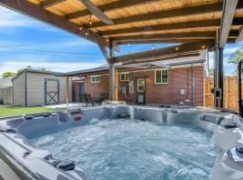 Cozy King suite- play room- hot tub