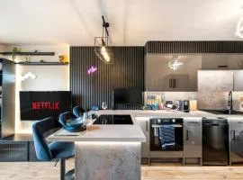 Stylish Brayford Pool 2-Bed City Retreat