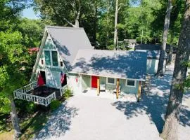 Kentucky Lake Family Cabin! Pet Friendly