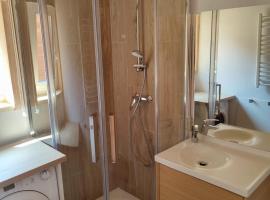 Leśny domek z działką nad Dadajem, khách sạn ở Wilimy