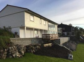 Modern apartment, stunning view, large garden!, hotel en Lii