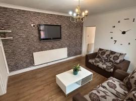 Beautiful 5Bedroom House - Contractors and Family near the Molineux stadium, hotel v destinaci Wolverhampton