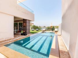 Escape to Luxury: 4 Bedroom Villa on Golf Course