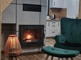 Domki pod lasem Gorce z kominkiem i jacuzzi, khách sạn ở Ochotnica Dolna