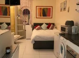 Stunning ground floor studio in Hounslow near Heathrow airport
