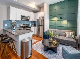 OTR 2 Lux Queen Beds Sleeps 5ppl Light Rail Wifi