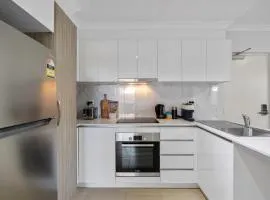 Tranquil Rockingham Base for Corporate Guests