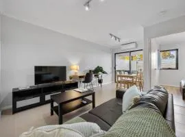 Tranquil Rockingham Base for Corporate Guests