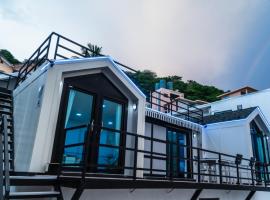 哦先生的海景别墅 Aoyon Beach, hotel ve městě Phuket