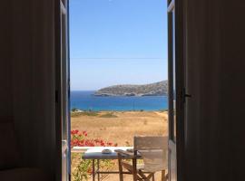 Spacious Antiparos Apartment 2 Bedrooms Apartment Mon Cala Amazing Sea View، فندق مع أحواض استحمام ساخنة في أنديباروس