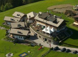 Maierl-Alm & Maierl-Chalets, hotel in Kirchberg in Tirol