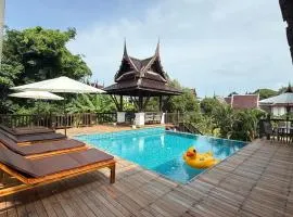 CM8 Beds & Private Pool