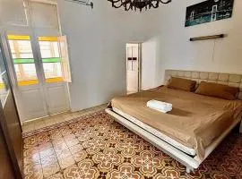 Large space on 2 levels with own roof in Townhouse